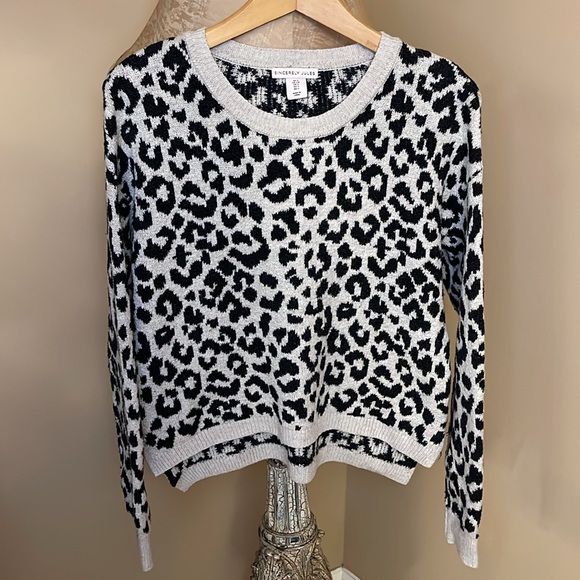 Sincerely Jules Cheetah Print Stretchy Soft Long-sleeve Sweater Size Small - Picture 5 of 12